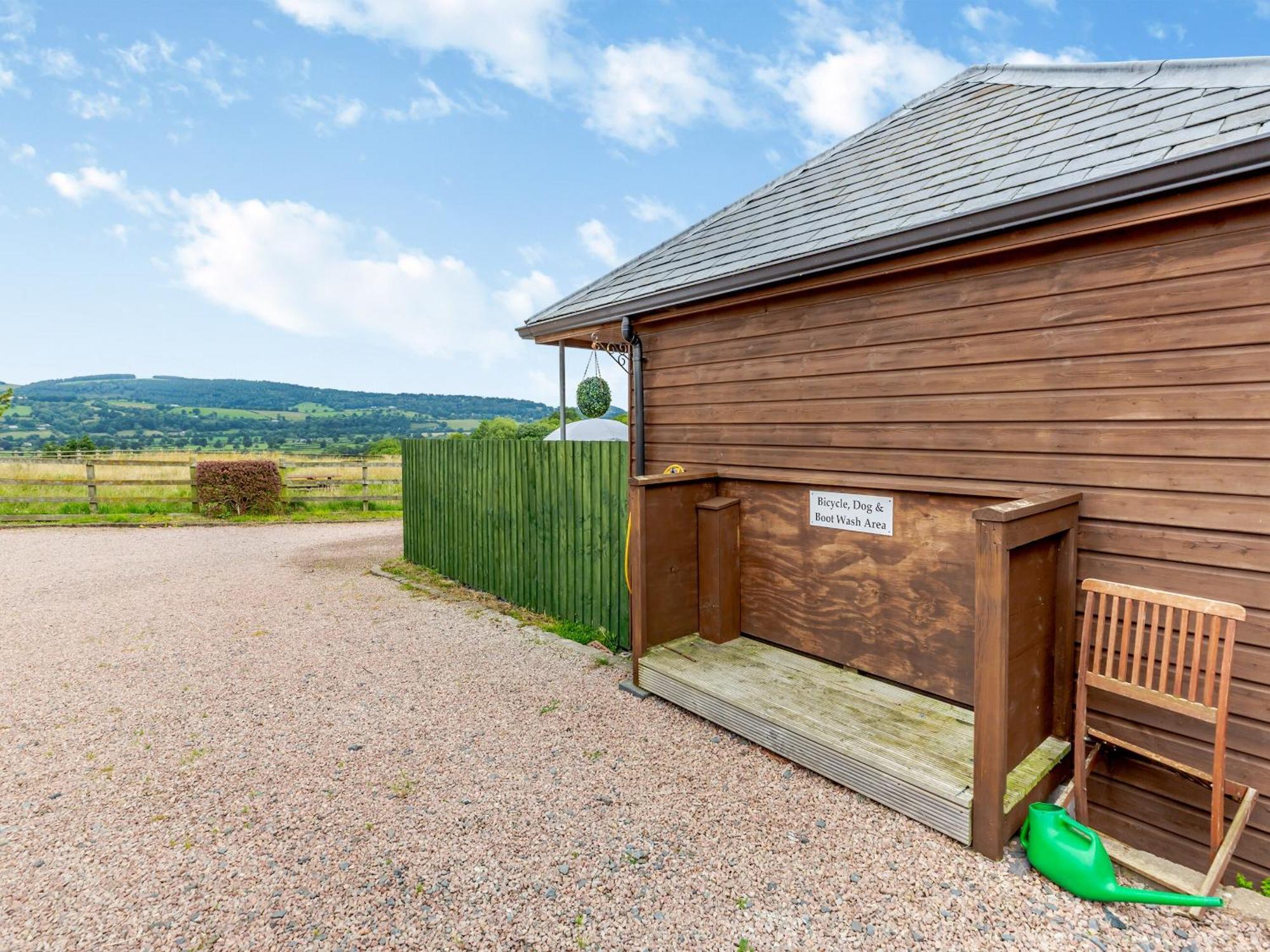 The Stables Villa Forden Buitenkant foto