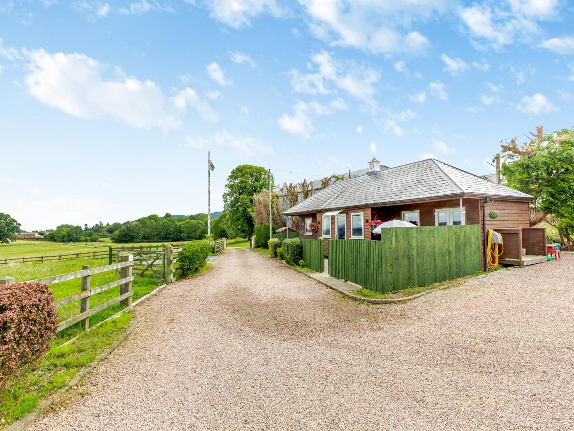 The Stables Villa Forden Buitenkant foto